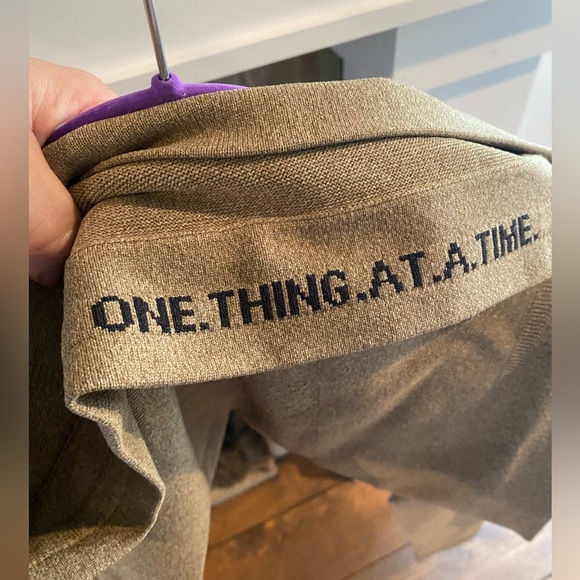 Mens LuLuLemon New Venture Crewneck Sweater in Heathered Ceramic Brown Small - Picture 7 of 10